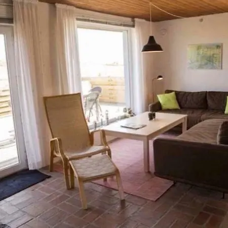 בית נופש Beach Front 2 Bedroom Vacation - Summerhus *