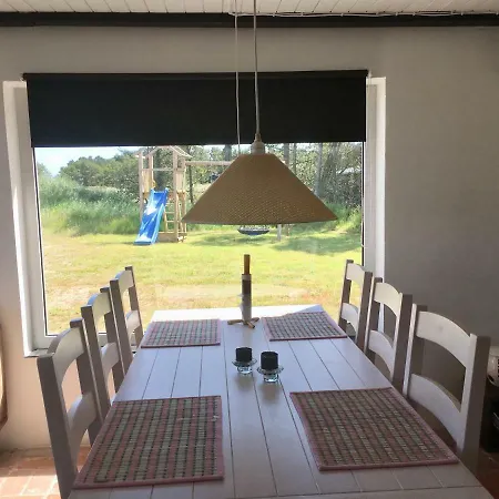 Beach Front 2 Bedroom Vacation - Summerhus בית נופש