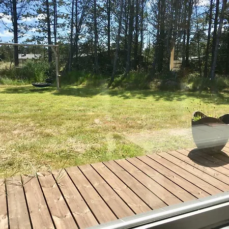 Дом отдыха Beach Front 2 Bedroom Vacation - Summerhus