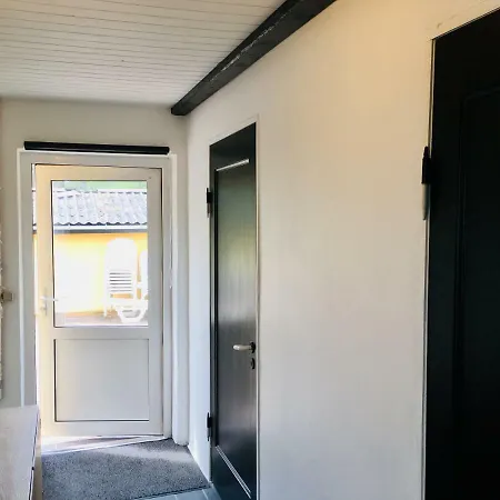 בית נופש Beach Front 2 Bedroom Vacation - Summerhus *