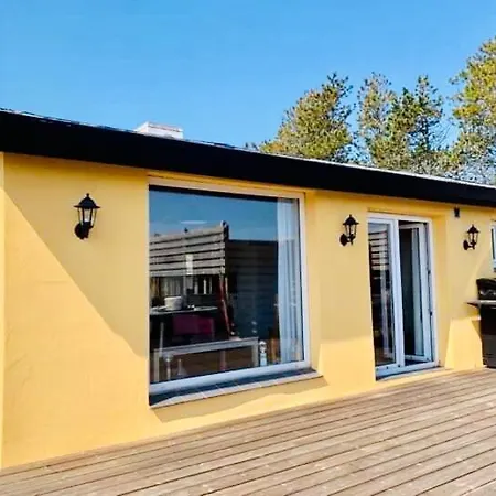 Beach Front 2 Bedroom Vacation - Summerhus בית נופש