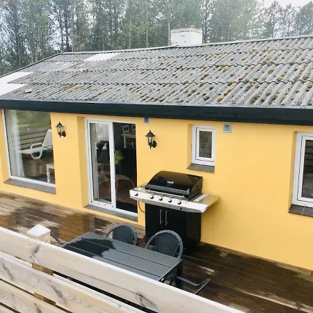 בית נופש Beach Front 2 Bedroom Vacation - Summerhus *