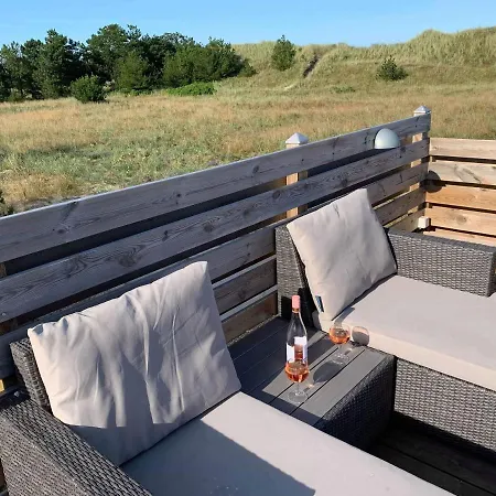 בית נופש Beach Front 2 Bedroom Vacation - Summerhus *
